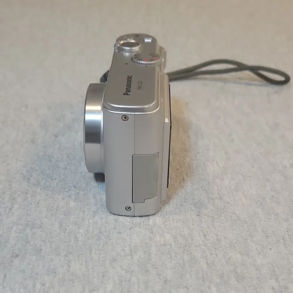Panasonic LUMIX DMC-LZ2 5MP Silver Compact Camera 6x Zoom, Case, Tested Works